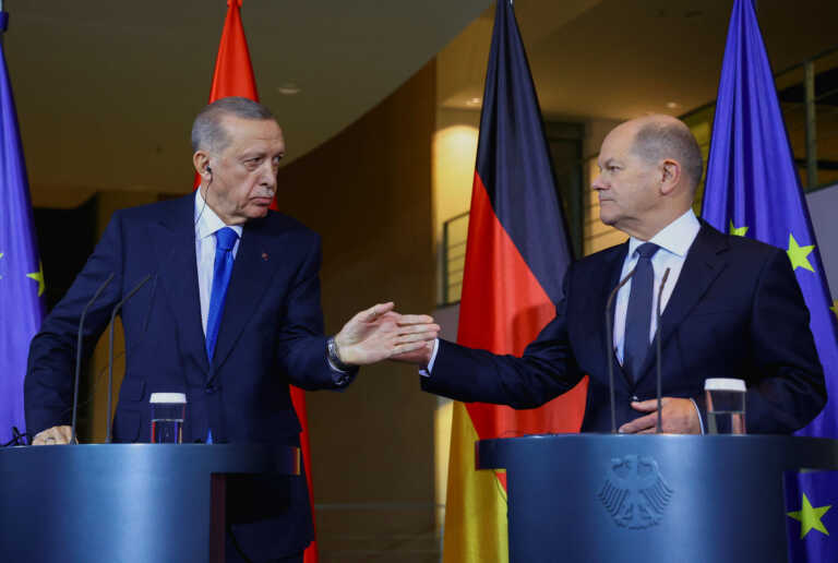 Ψυχρό κλίμα στη συνάντηση Ερντογάν με Σολτς - Οι «βόμβες» του Τούρκου προέδρου για «τα πυρηνικά του Ισραήλ», τη Γάζα και τα Eurofighter