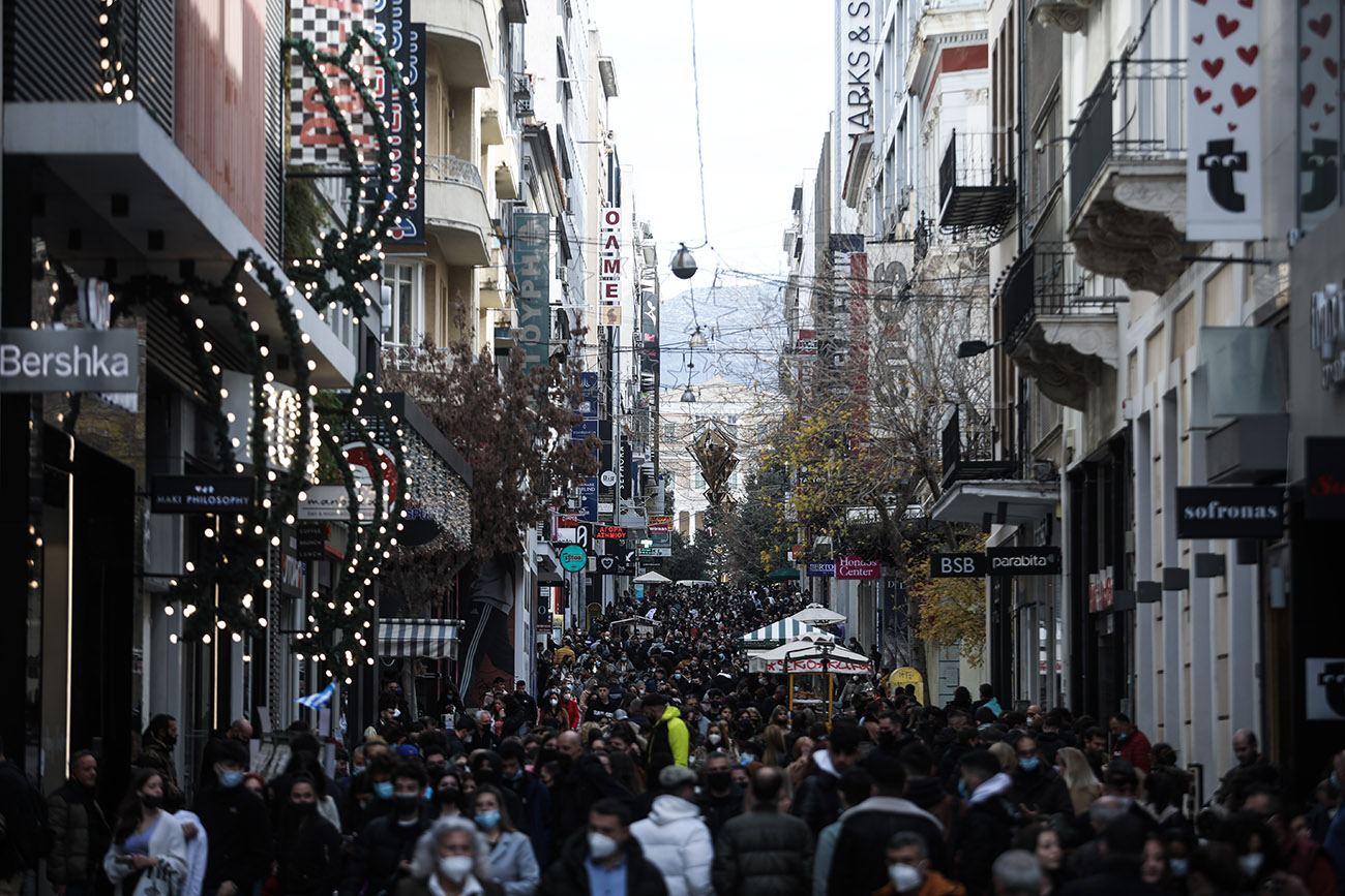 Κίνηση στο κέντρο της Αθήνας, Δευτέρα 27 Δεκεμβρίου 2021.
(ΣΩΤΗΡΗΣ ΔΗΜΗΤΡΟΠΟΥΛΟΣ