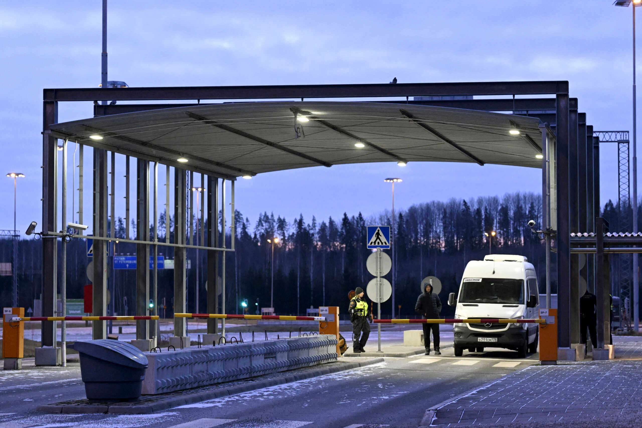 Η Φινλανδία σηκώνει φράχτες για να κλείσει τα σύνορά της με τη Ρωσία