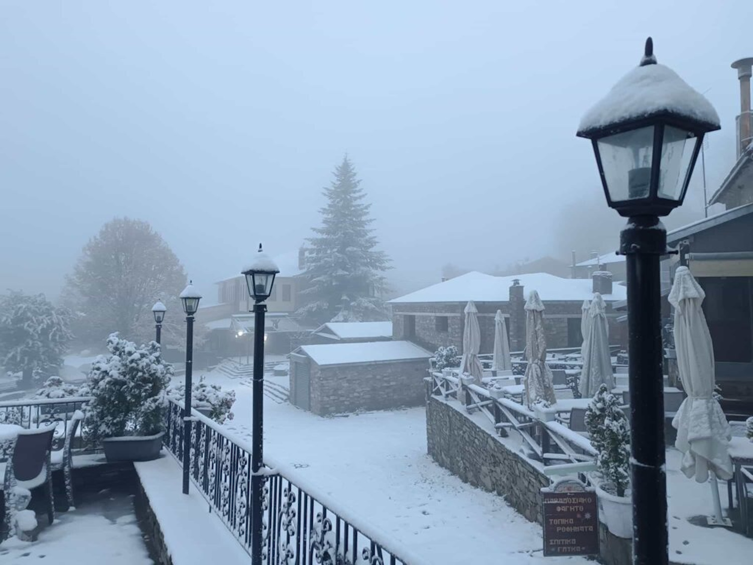 Φλώρινα: Χιόνια στο Νυμφαίο και στο Ποσειδέρι – Στα λευκά «ντύθηκαν» τα ορεινά της Δυτικής Μακεδονίας