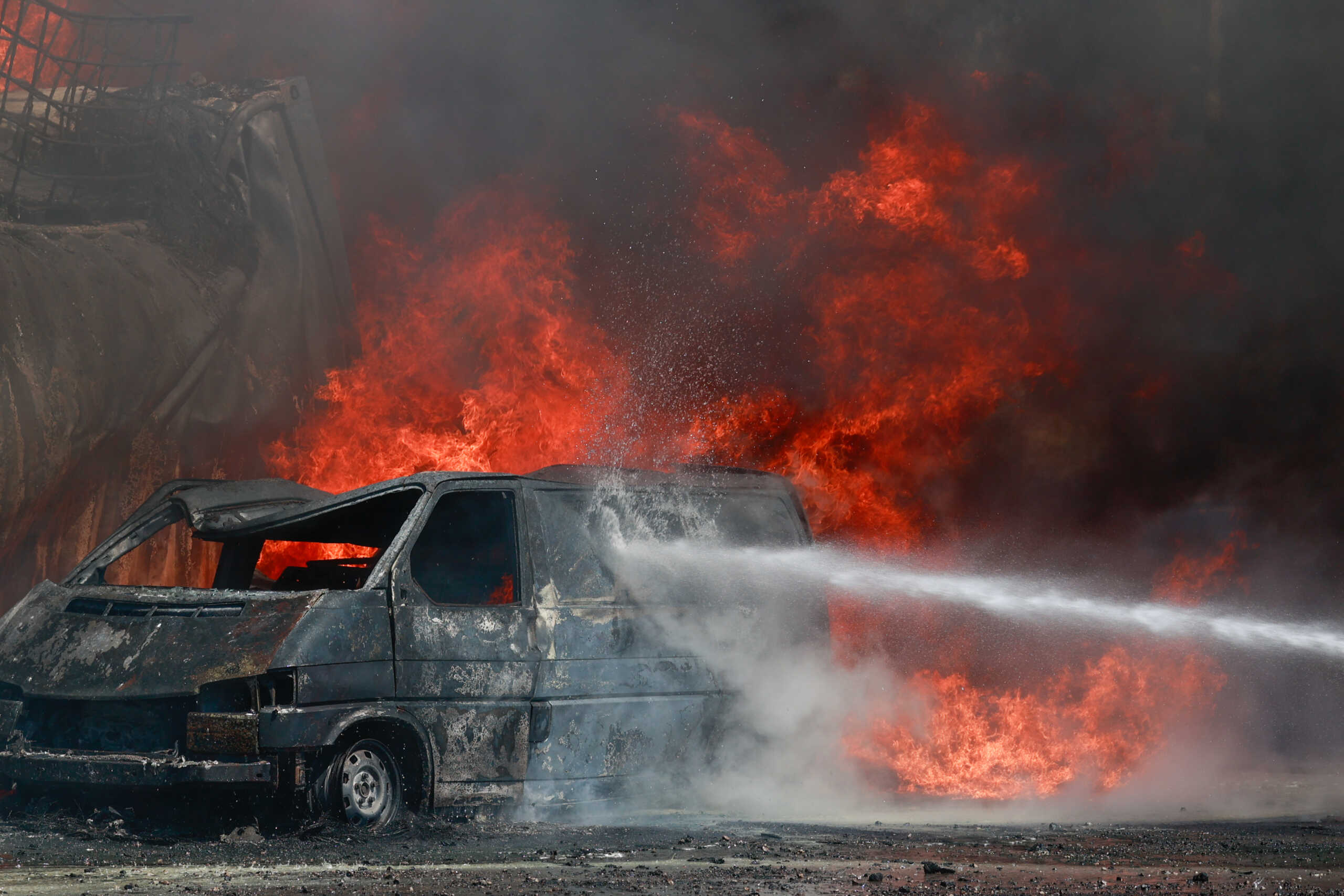 Θεσσαλονίκη: Με εγκαύματα οδηγός από φωτιά σε αυτοκίνητο