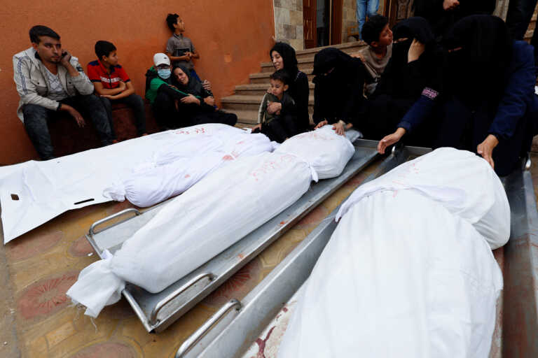 Φρίκη στη Λωρίδα της Γάζας: «179 πτώματα θάφτηκαν σε ομαδικό τάφο» λέει ο διευθυντής του νοσοκομείου αλ-Σίφα