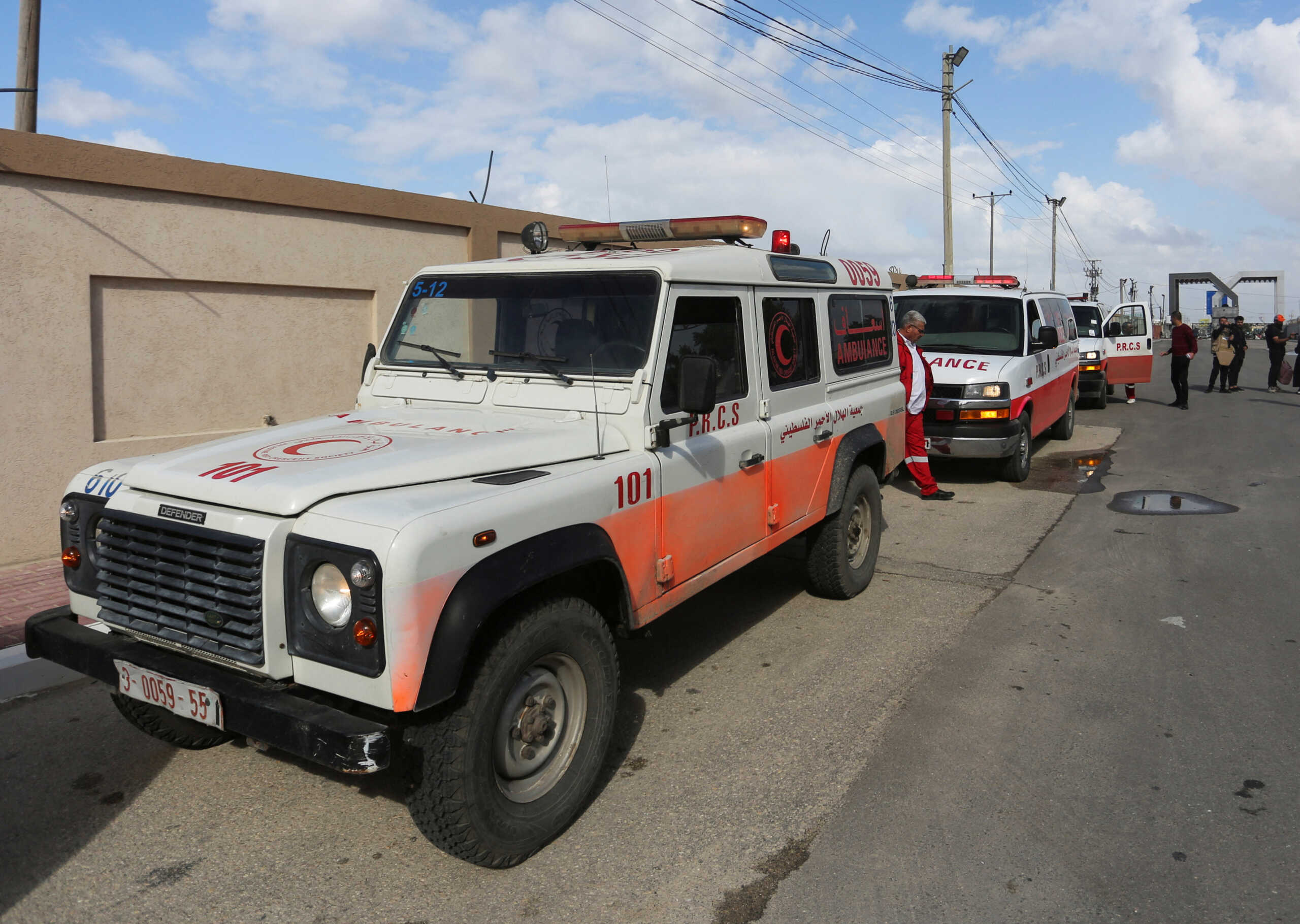 Πόλεμος στο Ισραήλ: Ασθενοφόρα φτάνουν στη Γάζα για να απομακρύνουν τραυματίες