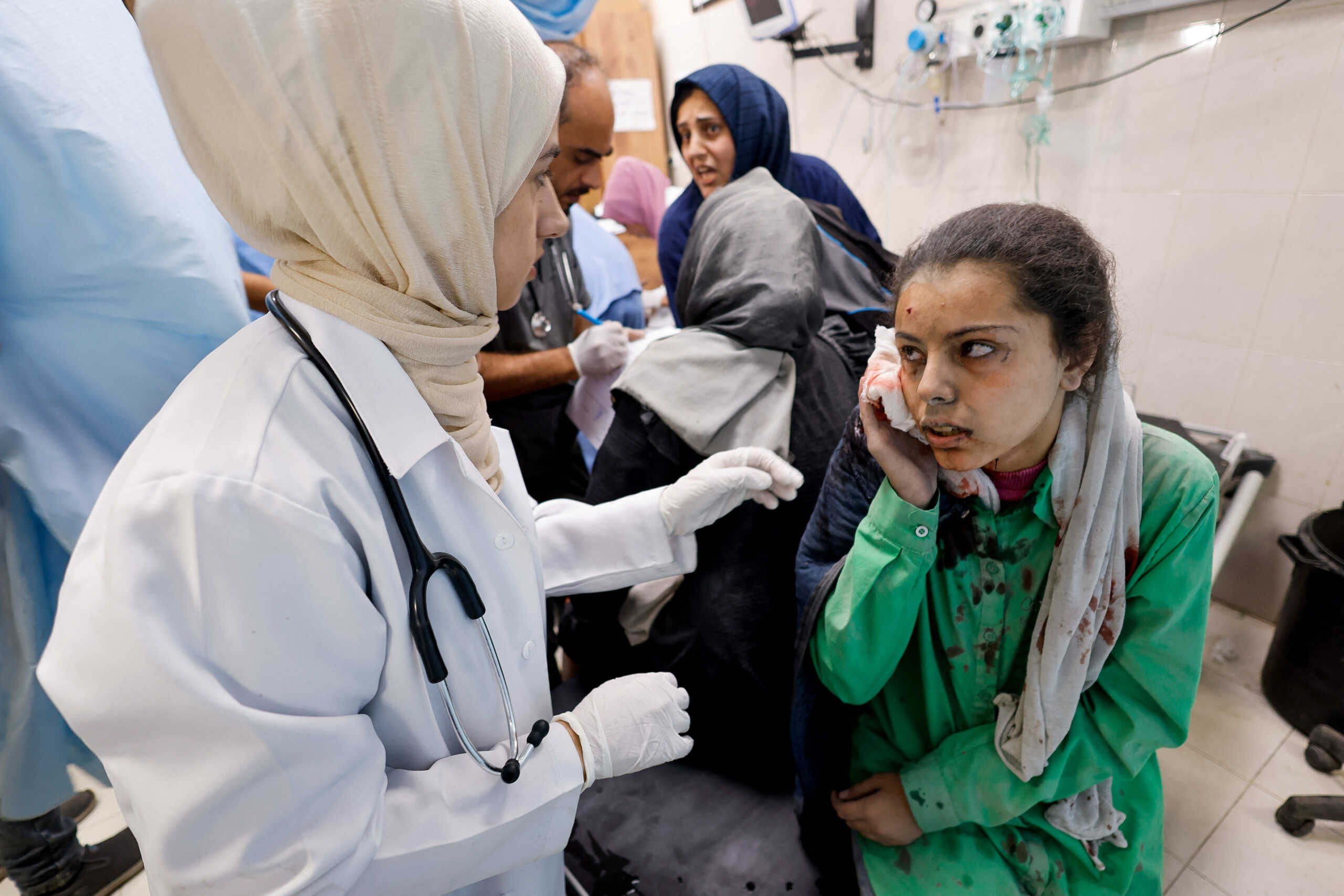 Λωρίδα της Γάζας: Πολιορκία έξω από το νοσοκομείο Αλ Σίφα - Παγιδευμένοι σε «κύκλο θανάτου» οι ασθενείς