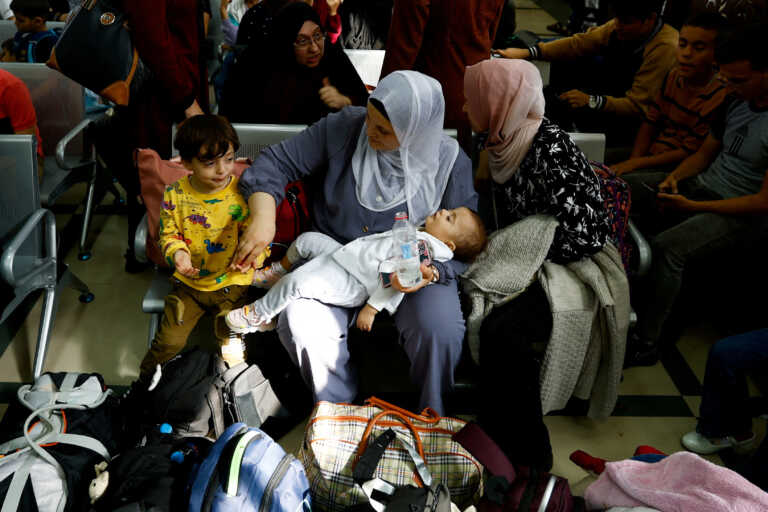 Οι θέσεις της κυβέρνησης στη διάσκεψη στο Παρίσι για ανθρωπιστική βοήθεια στην Γάζα- Ανησυχία για νέα μεταναστευτικά κύματα