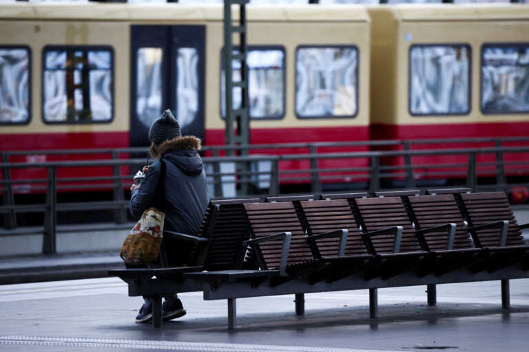Παρέλυσε το σιδηροδρομικό δίκτυο της Γερμανίας λόγω της 20ωρης στάσης εργασίας των μηχανοδηγών