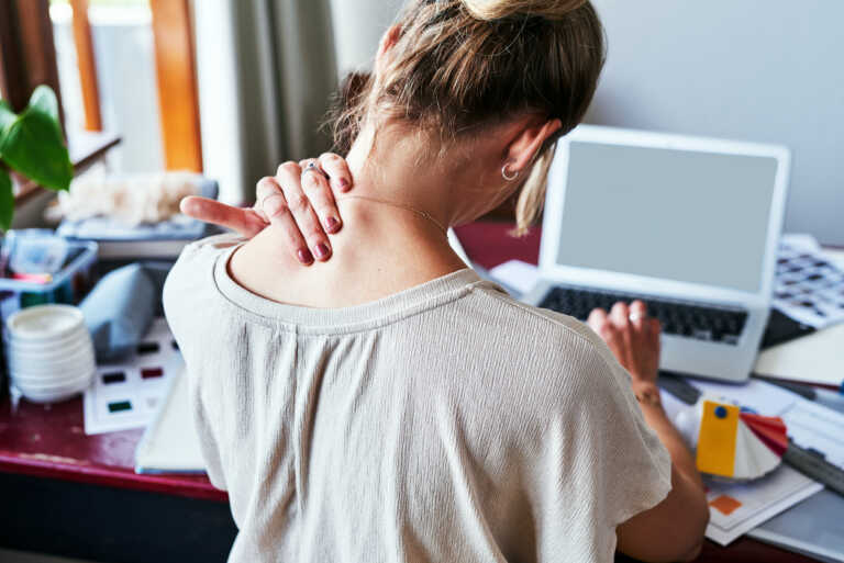 8 συμβουλές για να αποφύγετε τον πόνο στον αυχένα