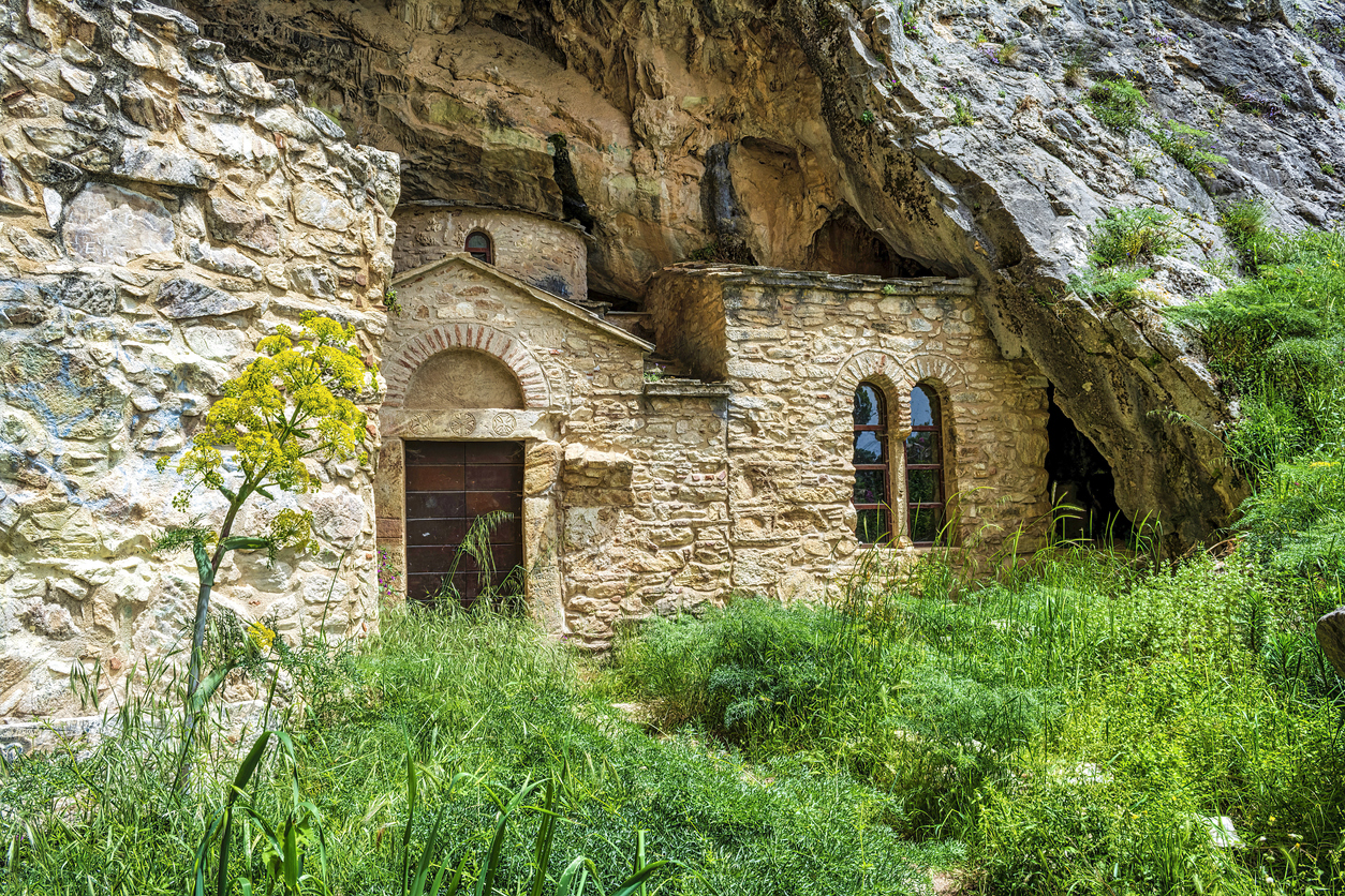 Σπηλιά του Νταβέλη: Η πιο διάσημη σπηλιά της Αττικής