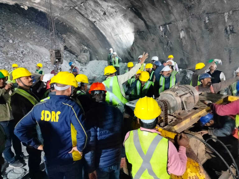 Θαμμένοι κάτω από τη γη για 4η μέρα οι 40 εργάτες, μετά την κατάρρευση σήραγγας, στην Ινδία