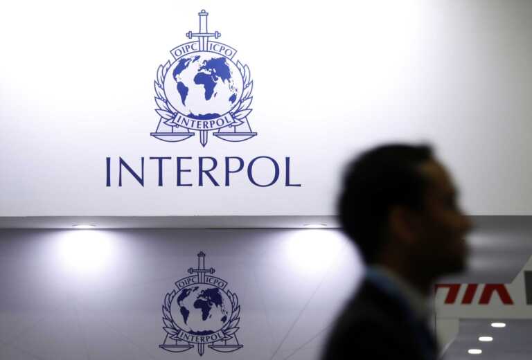 Η Interpol ταυτοποίησε μετά από 31 χρόνια τη «γυναίκα με το τατουάζ λουλούδι»
