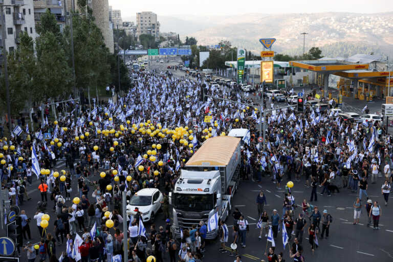 Έφτασε στην Ιερουσαλήμ η πορεία των οικογενειών των ομήρων απαιτώντας από την κυβέρνηση: «Φέρτε τους πίσω τώρα»
