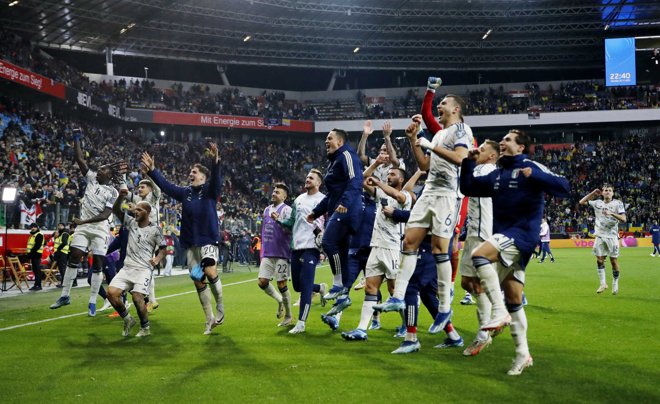 Soccer Football - Euro 2024 Qualifier - Group C - Ukraine v Italy - BayArena, Leverkusen, Germany - November 20, 2023 Italy players celebrate qualifying for Euro 2024 REUTERS