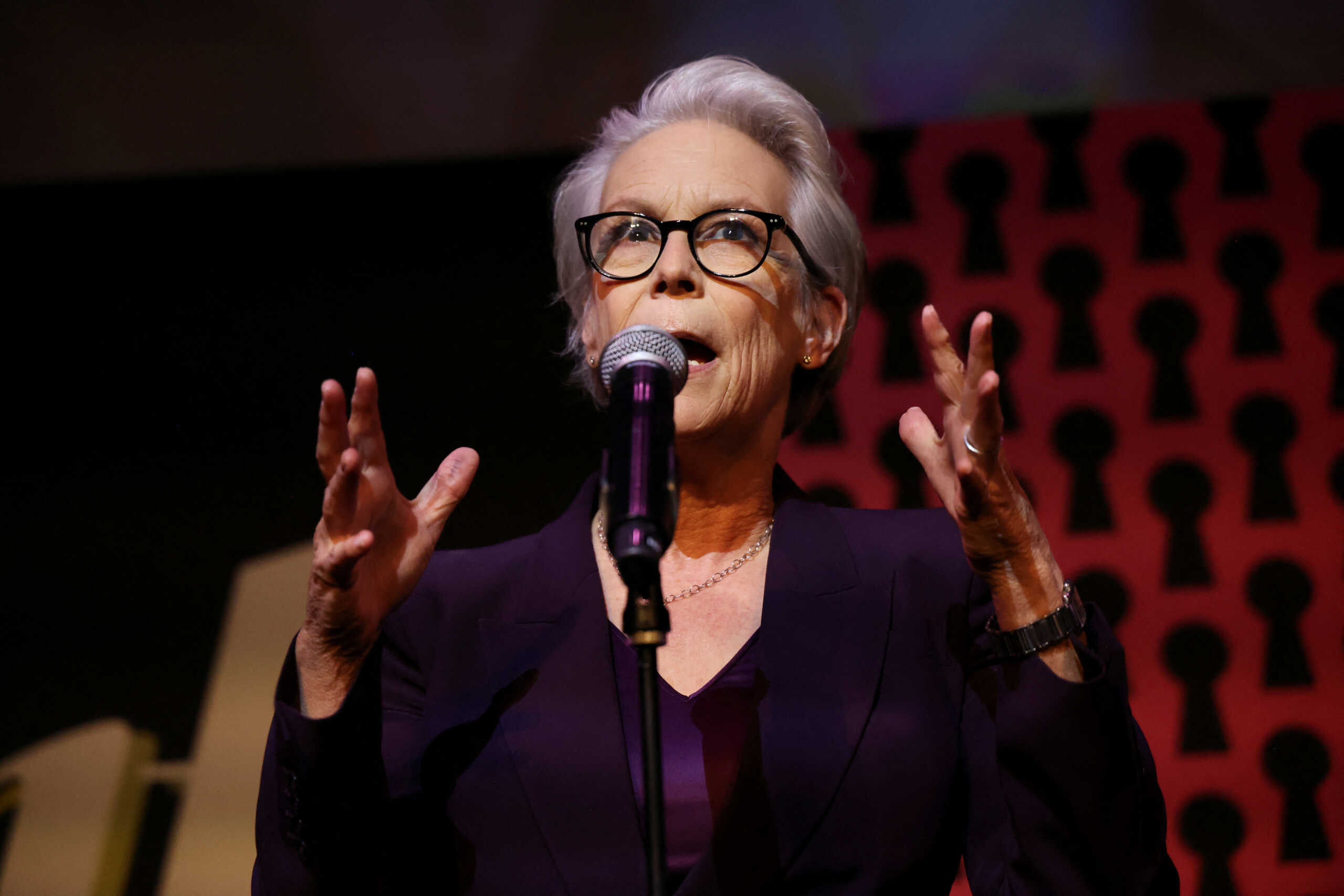 Jamie Lee Curtis: Η επιστροφή της «βασίλισσας του τρόμου» – Οι διάσημοι γονείς, τα θρίλερ και το Όσκαρ