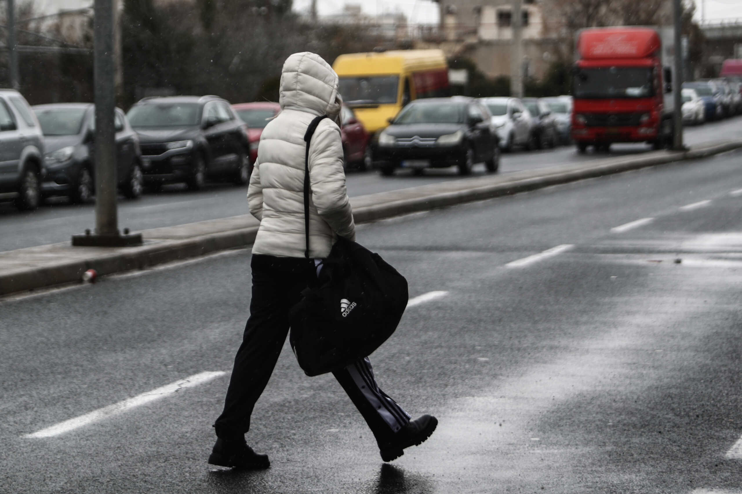 Στιγμιότυπο από την περιοχή της Αγίας Παρασκευής στην  Αττική, Τρίτη 7 Φεβρουαρίου 2023. Η κακοκαιρία "Μπάρμπαρα",  συνέχισε την επέλασή της έχοντας νέα έξαρση σε περιοχές της Αττικής, με τα φαινόμενα να επιμένουν και να συνεχίζονται. 
(ΣΩΤΗΡΗΣ ΔΗΜΗΤΡΟΠΟΥΛΟΣ