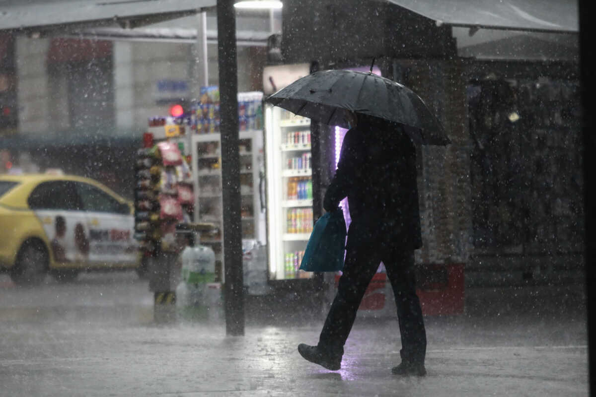 Έντονη βροχόπτωση με διαστήματα χαλαζόπτωσης στην Αθήνα, Πέμπτη 26 Ιανουαρίου 2023.
(ΓΙΑΝΝΗΣ ΠΑΝΑΓΟΠΟΥΛΟΣ