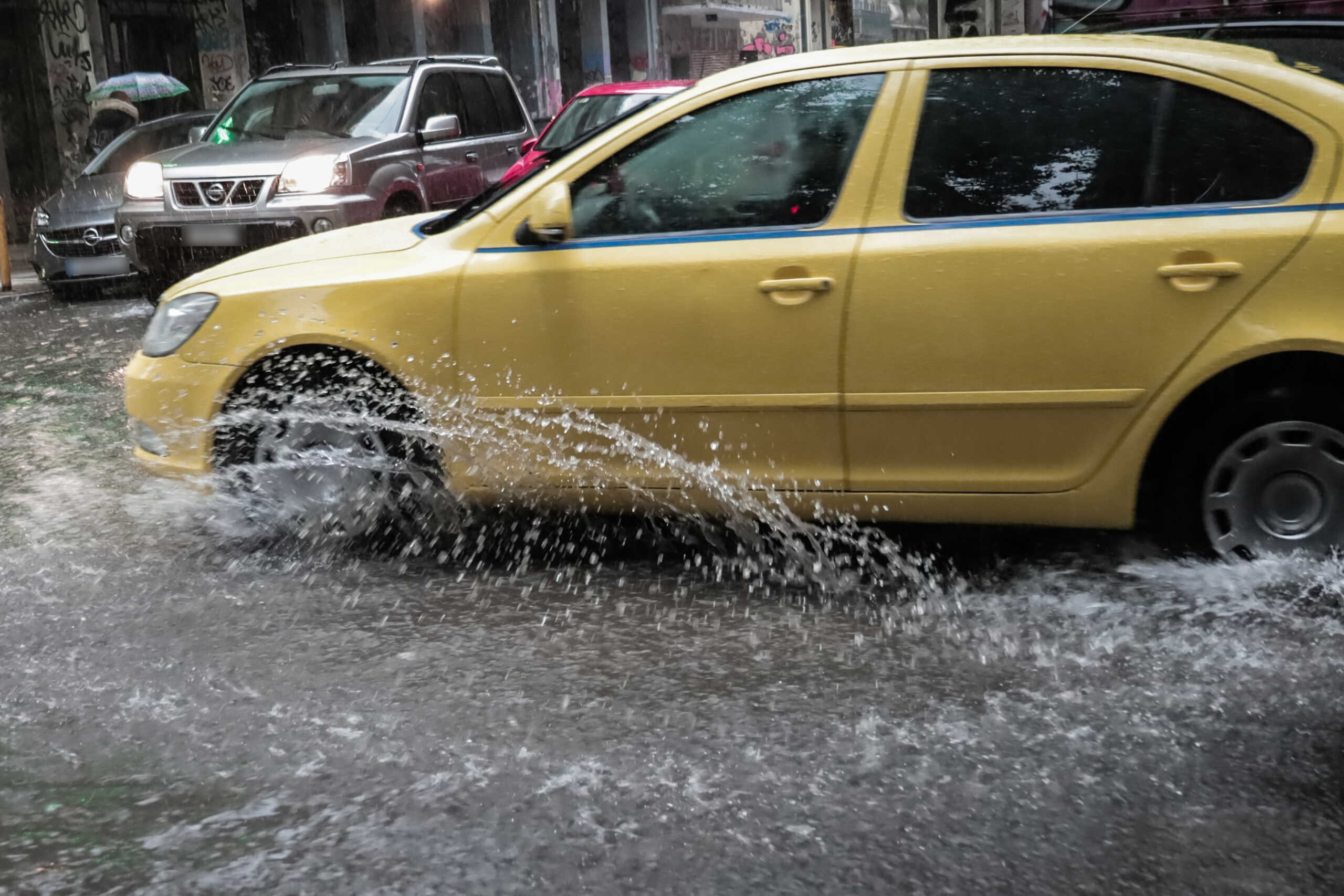 Έντονη βροχόπτωση με διαστήματα χαλαζόπτωσης στην Αθήνα, Πέμπτη 26 Ιανουαρίου 2023. Στιγμιότυπο από την περιοχή των Εξαρχείων.
(ΓΙΑΝΝΗΣ ΠΑΝΑΓΟΠΟΥΛΟΣ