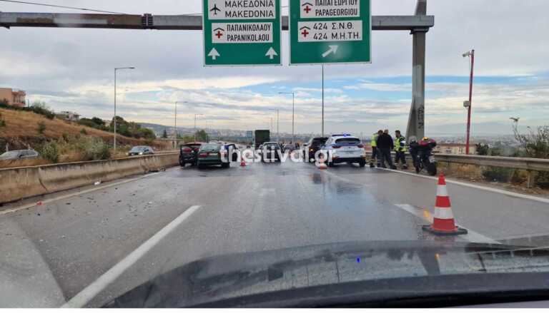 Καραμπόλα 10 οχημάτων στον Περιφερειακό Θεσσαλονίκης - Τρεις τραυματίες