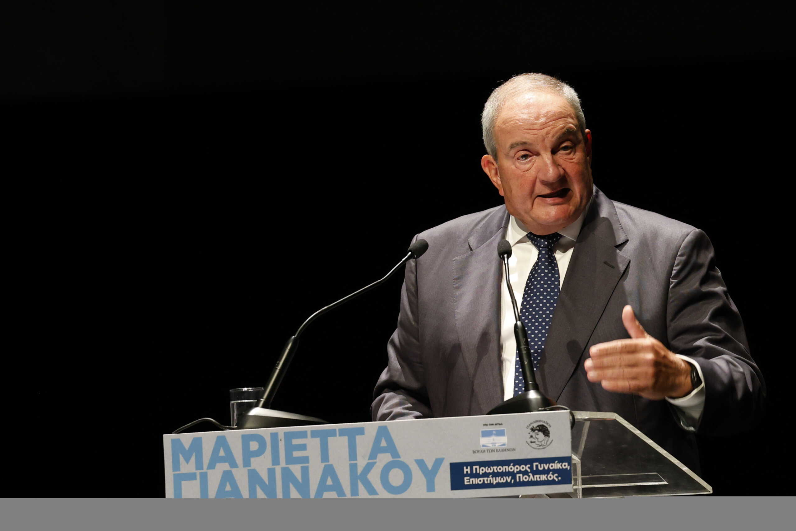 Εκδήλωση μνήμης για τη Μαριέττα Γιαννάκου που διοργάνωσε η Πανελλαδική Οργάνωση Γυναικών "Παναθηναϊκή", με κεντρικό ομιλητή τον πρώην πρωθυπουργό Κώστα Καραμανλή στο Μέγαρο Μουσικής Αθηνών, Δευτέρα 6 Νοεμβρίου 2023. 
(ΓΙΩΡΓΟΣ ΚΟΝΤΑΡΙΝΗΣ