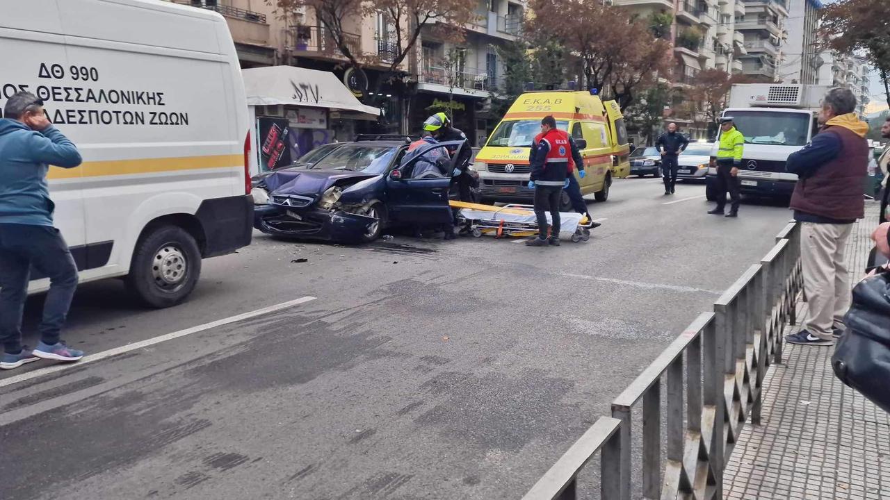 Θεσσαλονίκη: Ένας τραυματίας μετά από καραμπόλα τριών αυτοκινήτων