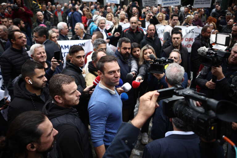 Κλειστές Σταδίου και Φιλελλήνων λόγω πορείας διαμαρτυρίας των ελεύθερων επαγγελματιών - Παρών κι ο Κασσελάκης