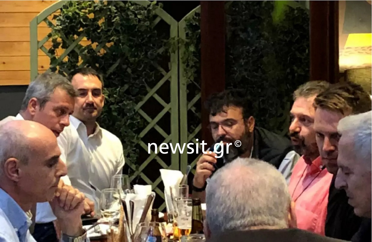 Κασσελάκης – Χαρίτσης: Κάθισαν στο ίδιο τραπέζι στην Κόρινθο – Τα είπαν σε συνάντηση κομματικών στελεχών
