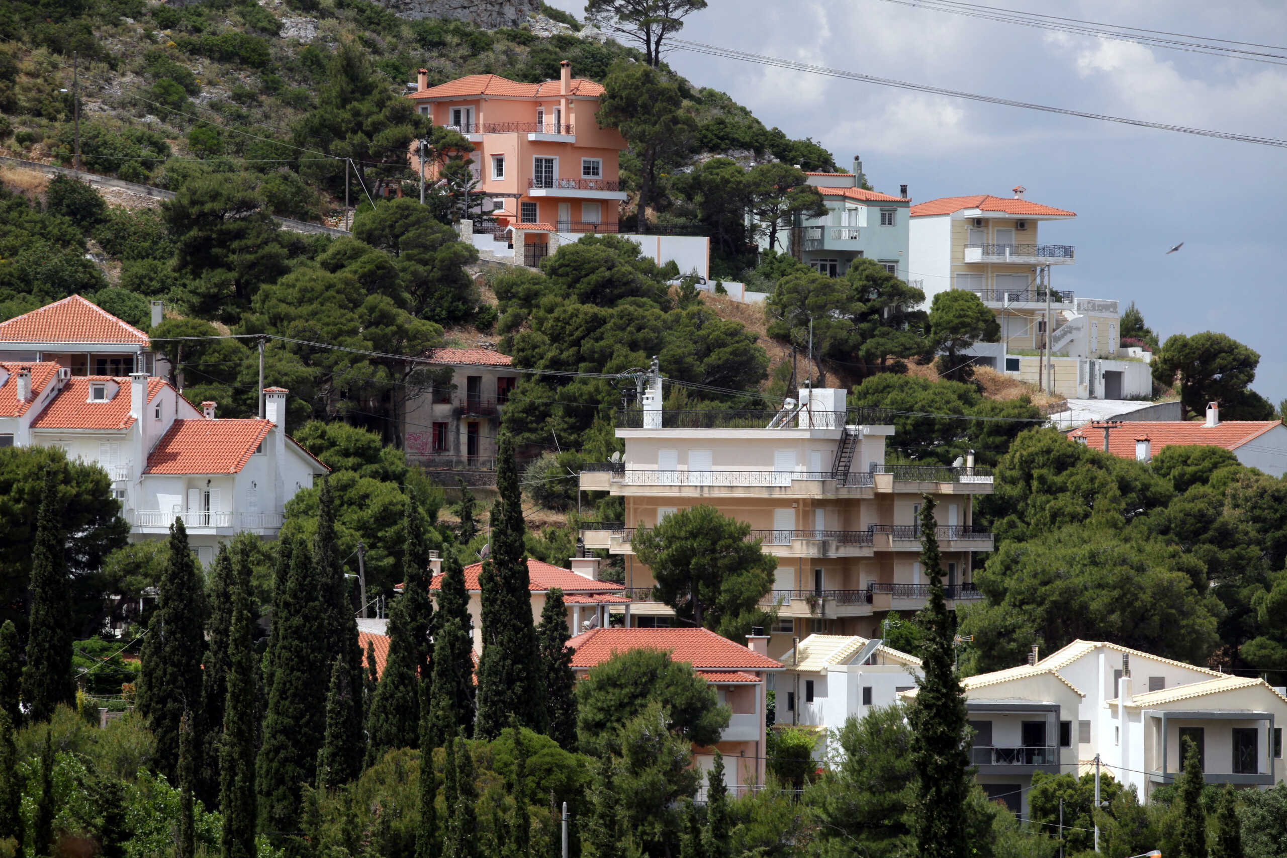 Ανακαίνιση σπιτιών: Φορολογικά κίνητρα έως και 16.000 ευρώ κερδίζουν όσοι παίρνουν αποδείξεις