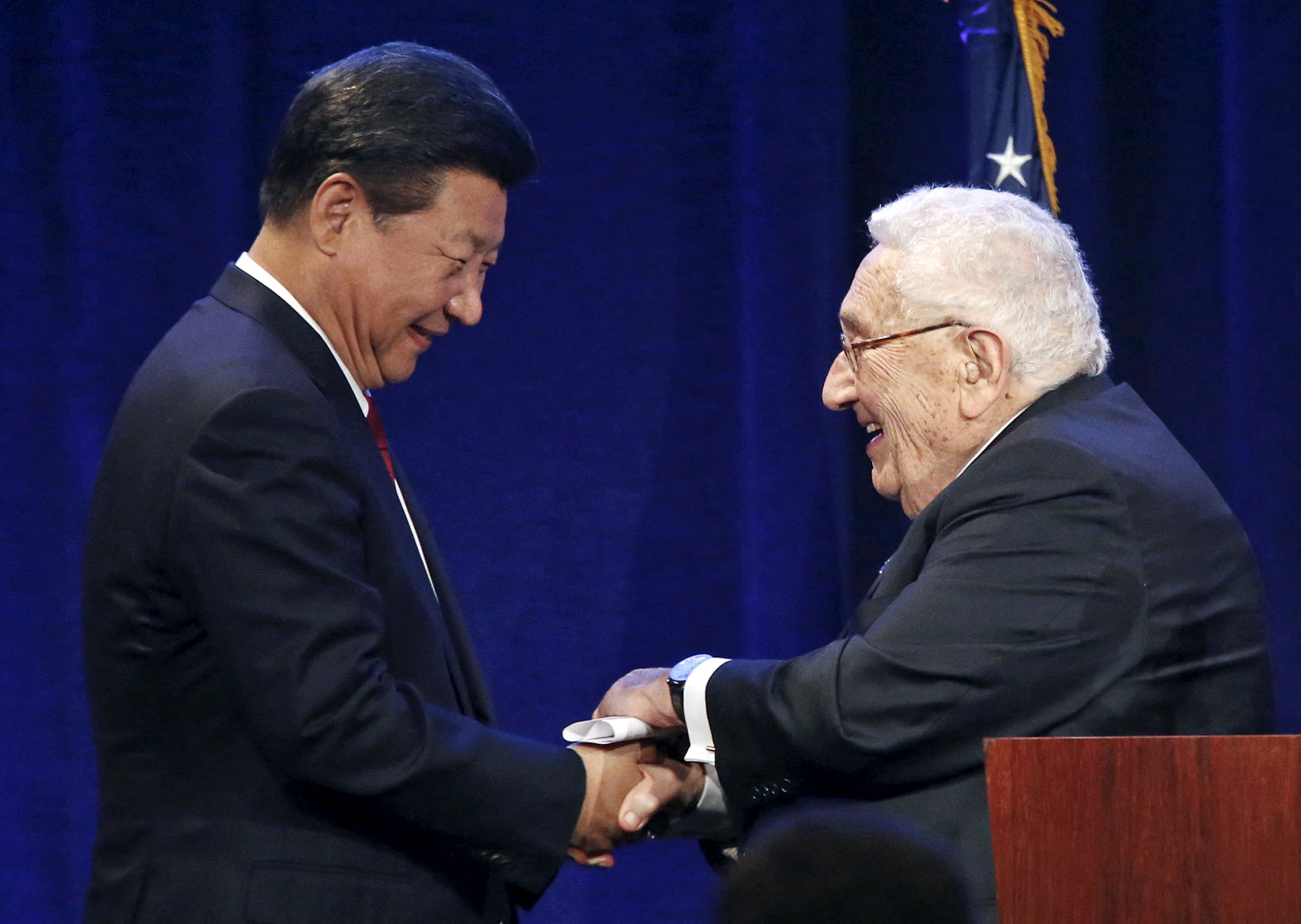FILE PHOTO: Chinese President Xi Jinping (L) is introduced by former U.S. National Security Advisor and Secretary of State Henry Kissinger at a policy speech to Chinese and United States CEOs during a dinner reception in Seattle, Washington, U.S. September 22, 2015. REUTERS