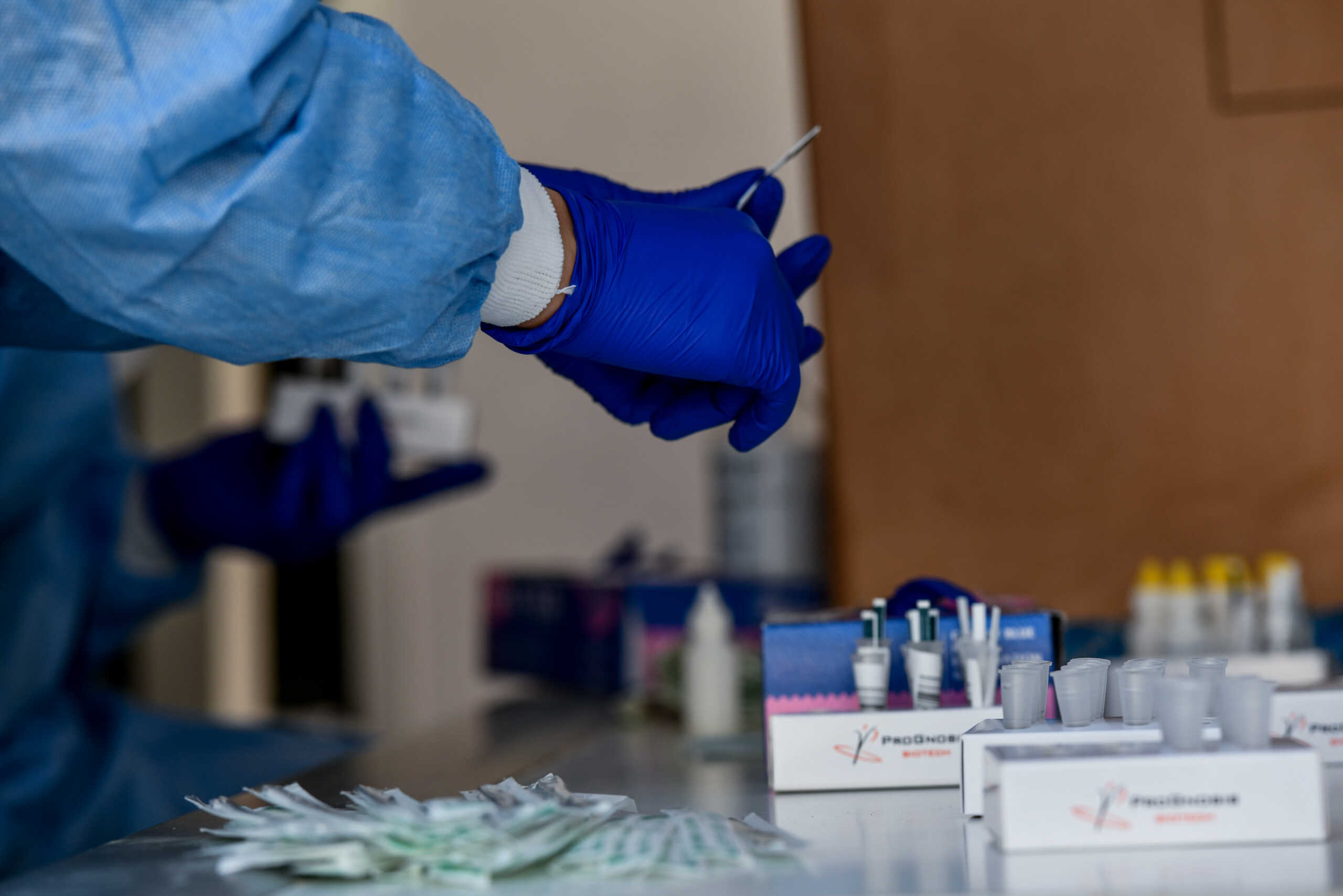 Διεξαγωγή δωρεάν Rapid testγια τον κορονοϊο στην Πλατεία της Καισαριανής, Τετάρτη 5 Ιανουαρίου 2021  (ΤΑΤΙΑΝΑ ΜΠΟΛΑΡΗ