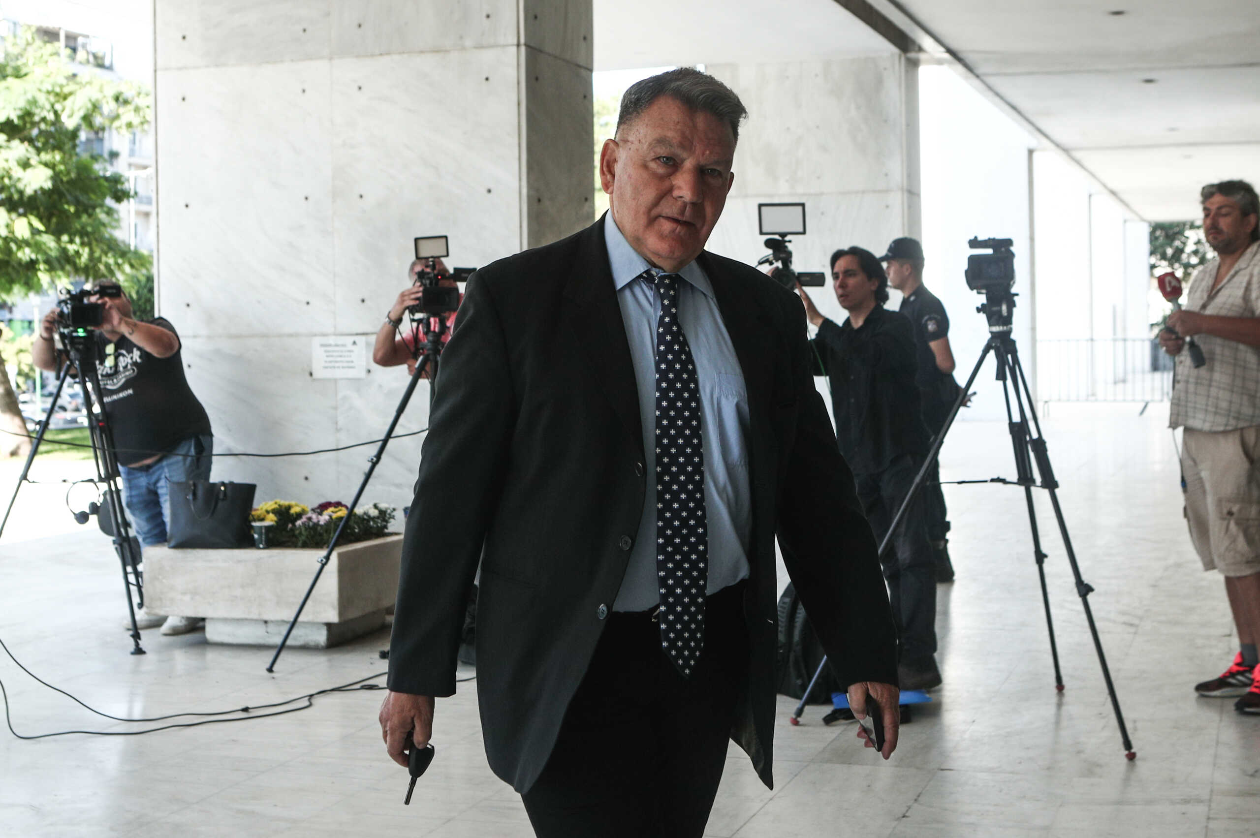 Δίκη για τη δολοφονία της Ελένης Τοπαλούδη θα γίνει στο ΣΤ’ Ποινικό Τμήμα του Αρείου Πάγου, μετά από αναιρέσεις, που άσκησαν ο 26χρονος και ο 24χρονος, κατηγορούμενοι οι οποίοι έχουν καταδικαστεί τελεσίδικα σε ισόβια και 15 έτη κάθειρξης από το Μικτό Ορκωτό Εφετείο Αθηνών, για δολοφονία και ομάδικο βιασμό της 21χρονης φοιτήτριας, Τρίτη 19 Σεπτεμβρίου 2023. 
(ΣΩΤΗΡΗΣ ΔΗΜΗΤΡΟΠΟΥΛΟΣ