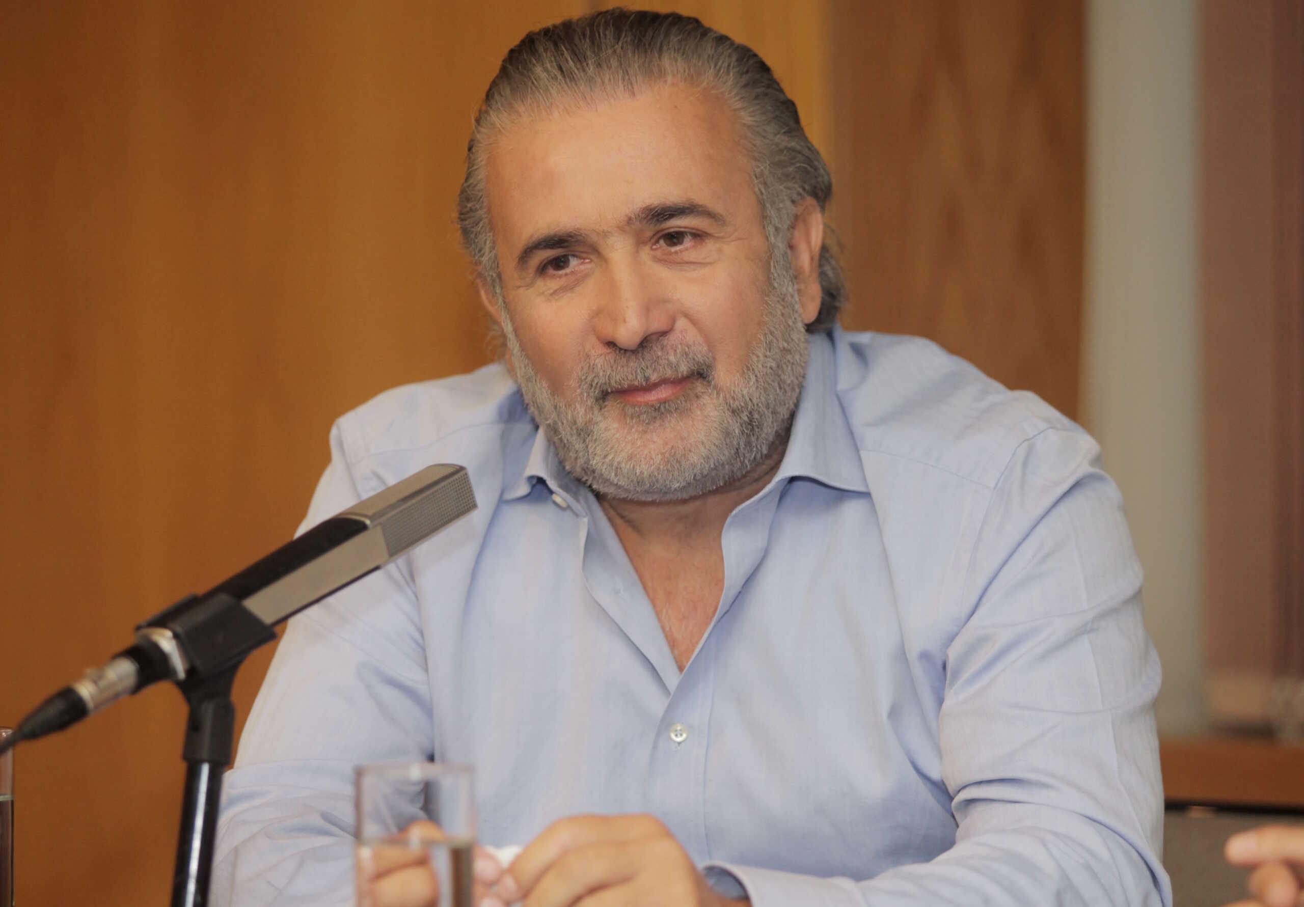 ΣΥΝΕΝΤΕΥΞΗ ΤΥΠΟΥ ΤΟΥ ΛΑΚΗ ΛΑΖΟΠΟΥΛΟΥ ΓΙΑ ΤΙΣ ΕΠΙΚΕΙΜΕΝΕΣ ΣΥΝΑΥΛΙΕΣ ΤΗΣ ΕΛΕΟΝΩΡΑΣ ΖΟΥΓΑΝΕΛΗ ΚΑΙ ΤΟΥ ΒΑΣΙΛΙΚΟΥ ΣΤΟ ΜΕΓΑΡΟ ΜΟΥΣΙΚΗΣ.ΣΤΗ ΦΩΤΟΓΡΑΦΙΑ Ο ΛΑΚΗΣ ΛΑΖΟΠΟΥΛΟΣ  (ΚΑΤΩΜΕΡΗΣ ΚΩΣΤΑΣ