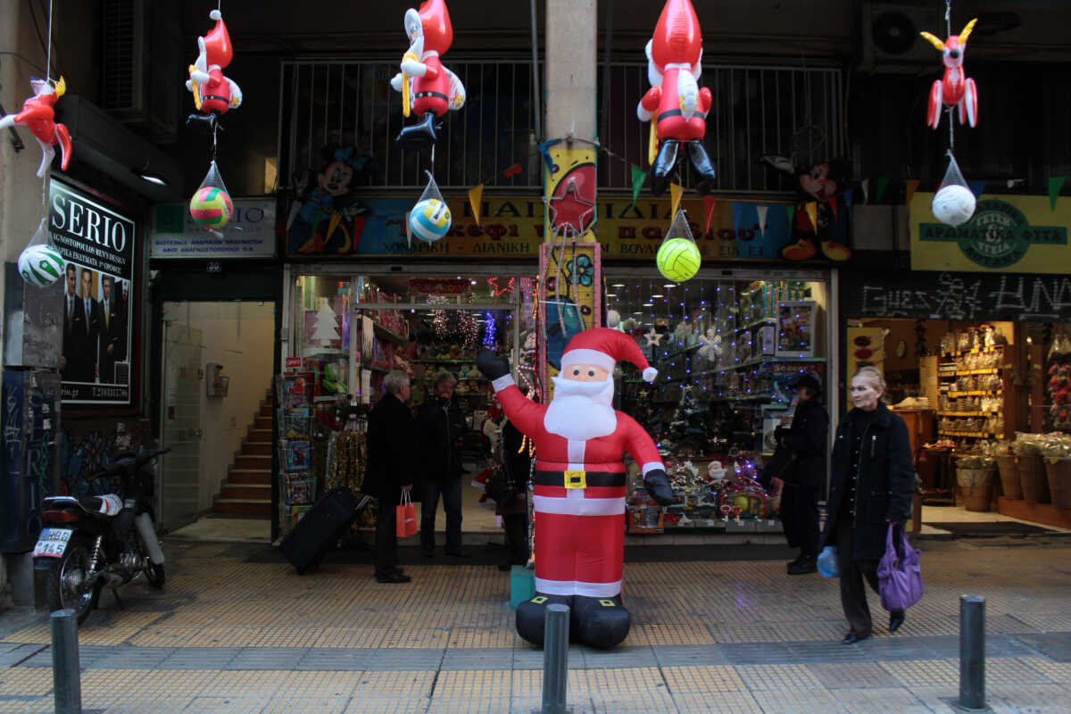 Χριστούγεννα 2023: Εορταστικό ωράριο από 12 Δεκεμβρίου – Ποιες Κυριακές είναι ανοιχτά τα καταστήματα