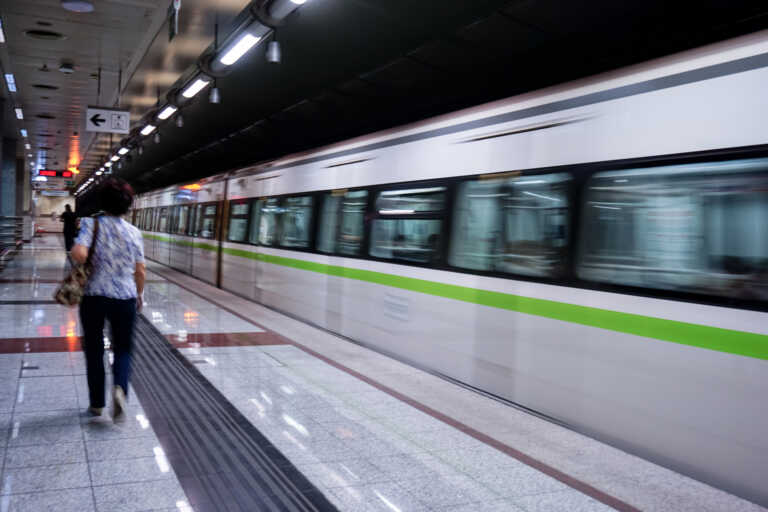 Νεκρός ο άνδρας που έπεσε στις ράγες στον σταθμό του μετρό Άγιος Αντώνιος