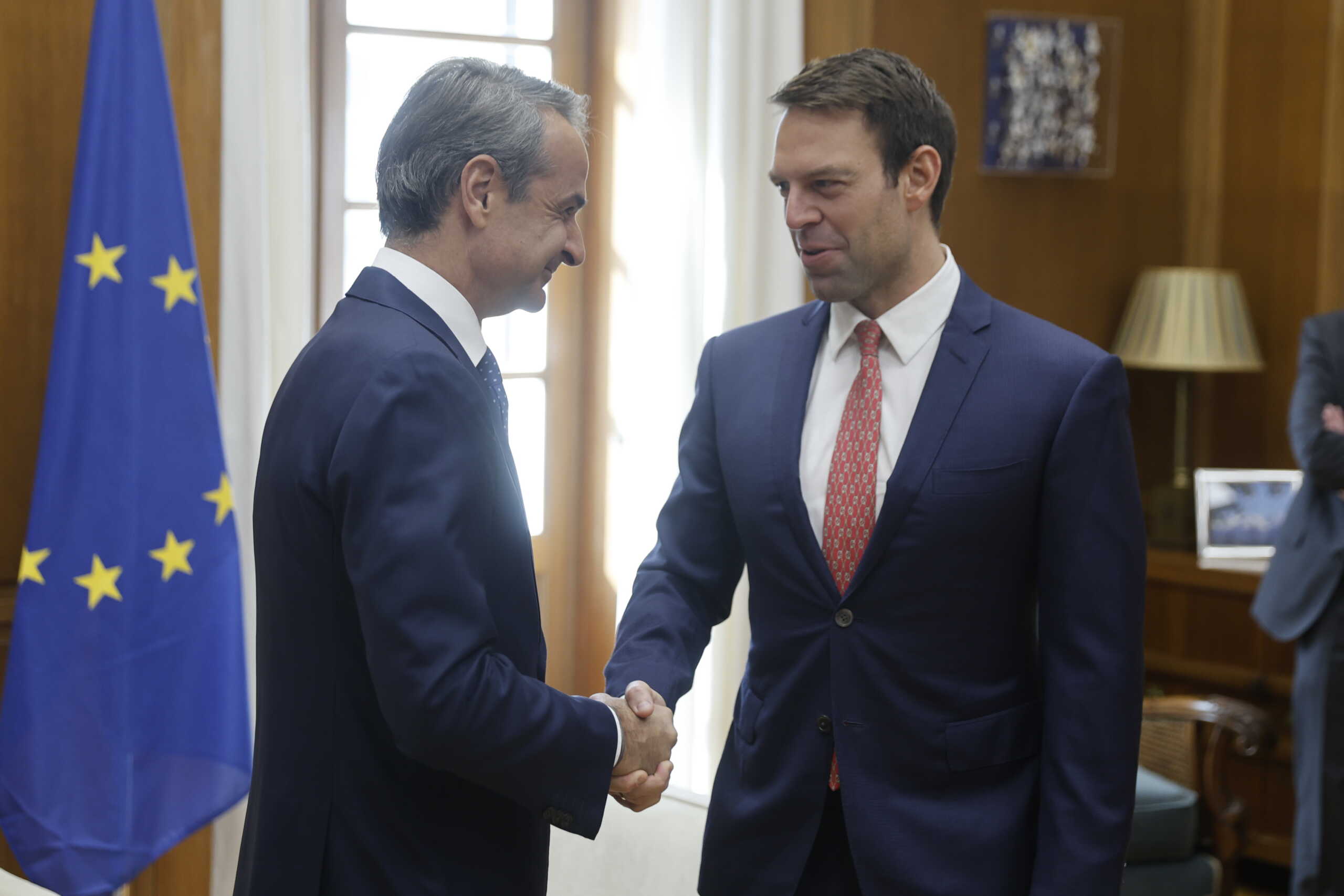Συνάντηση του Πρωθυπουργού Κυριάκου Μητσοτάκη με τον πρόεδρο του ΣΥΡΙΖΑ - Προοδευτική Συμμαχία Στέφανο Κασσελάκη, Τετάρτη 1 Νοεμβρίου 2023. 
(ΓΙΩΡΓΟΣ ΚΟΝΤΑΡΙΝΗΣ