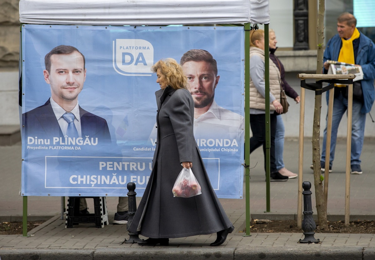 epaselect epa10956097 A woman passes the tent of the Platforma DA (YES Platform) party on the main street of Chisinau, Moldova, 03 November 2023. Moldova will face mayoral and local elections on 05 November 2023.  EPA