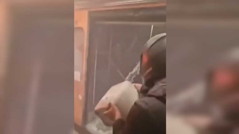 «Παρεξήγηση» λέει ο 27χρονος ακροδεξιός που φέρεται να φώναζε «κάψτε τους» στα επεισόδια στο Μοναστηράκι - Ελεύθεροι με περιοριστικούς όρους οι συλληφθέντες