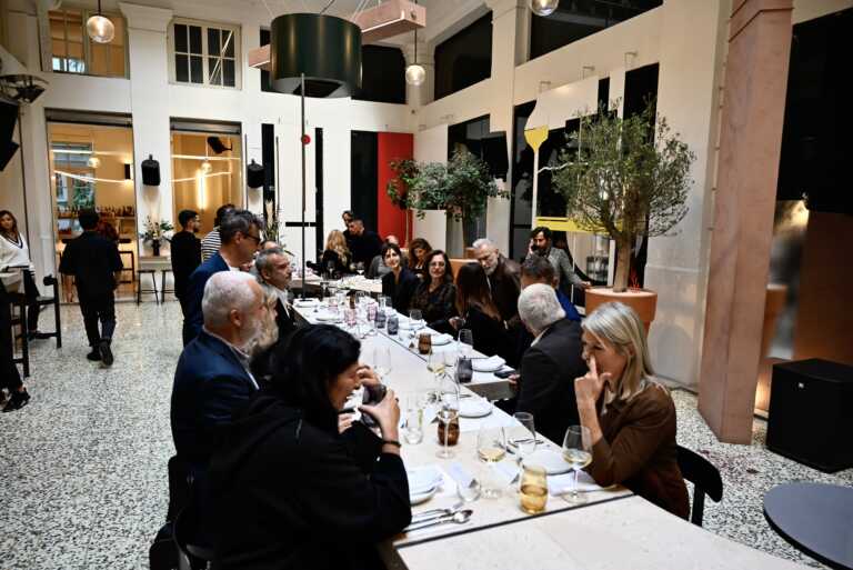 Μόνικα Μπελούτσι και Χάρις Αλεξίου σε ένα γεύμα απόλαυση στην Θεσσαλονίκη