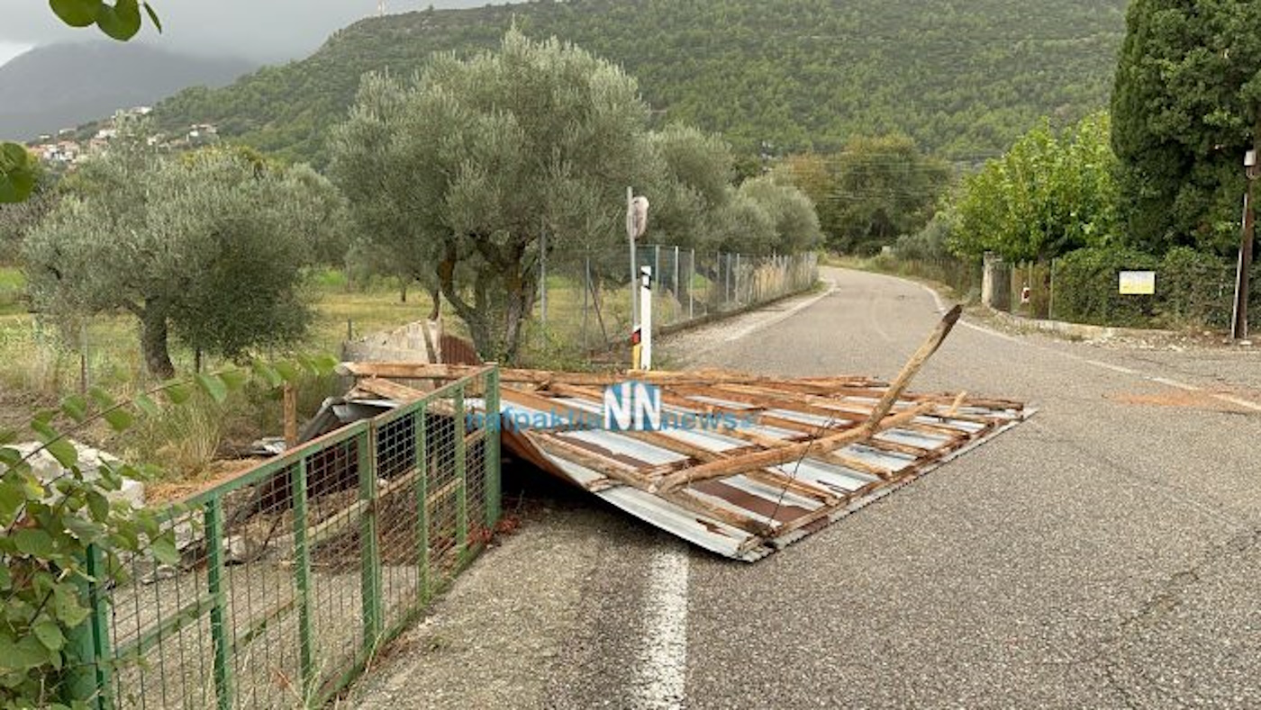 Κακοκαιρία – Ναυπακτία: Οι δυνατοί άνεμοι «σήκωσαν» σκεπή αποθήκης