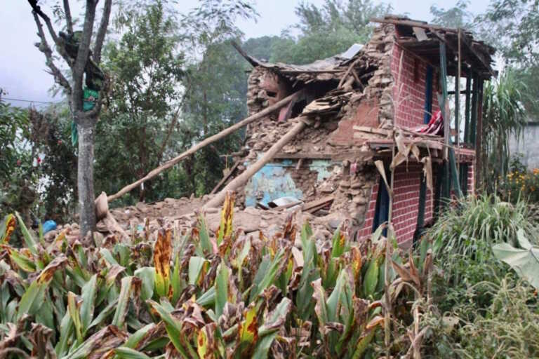 Αυξάνεται ο αριθμός των νεκρών στο Νεπάλ από τον σεισμό 6,4 Ρίχτερ - Έχει χαθεί η επικοινωνία με τη σεισμόπληκτη περιοχή