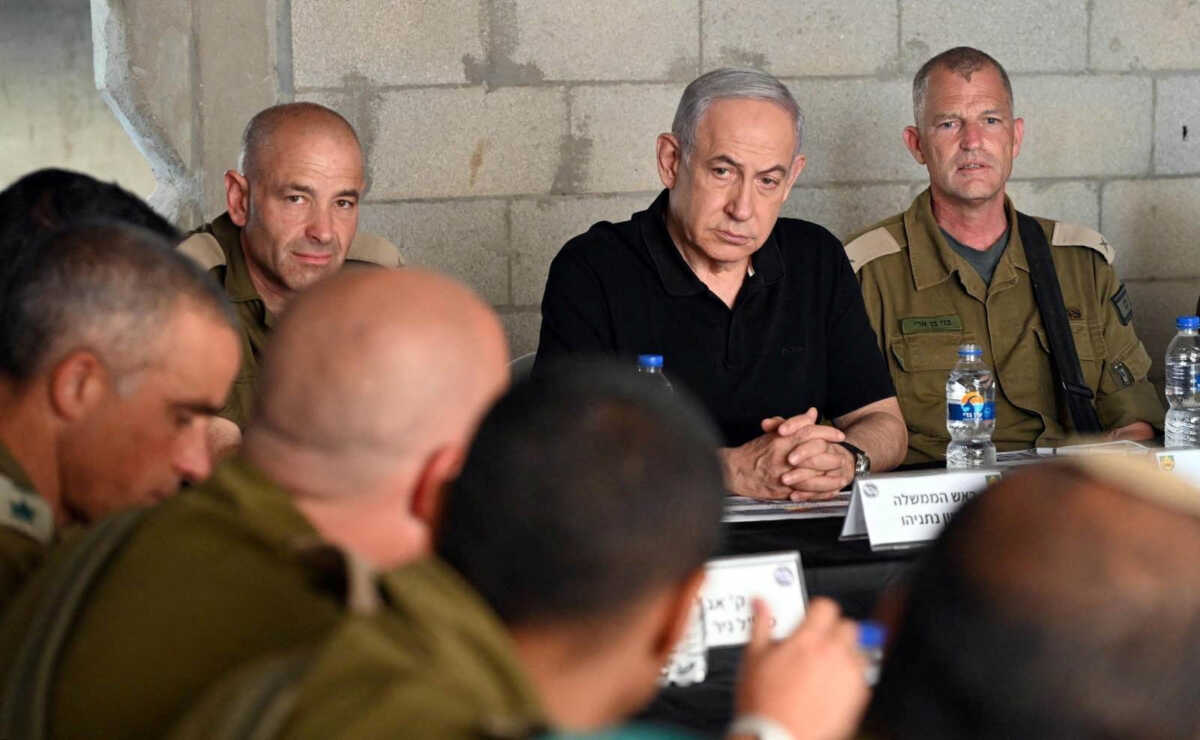 Israeli Prime Minister Benjamin Netanyahu meets with soldiers as he visits an Israeli army base in Tze'elim, Israel November 7, 2023.    Israeli Government Press Office