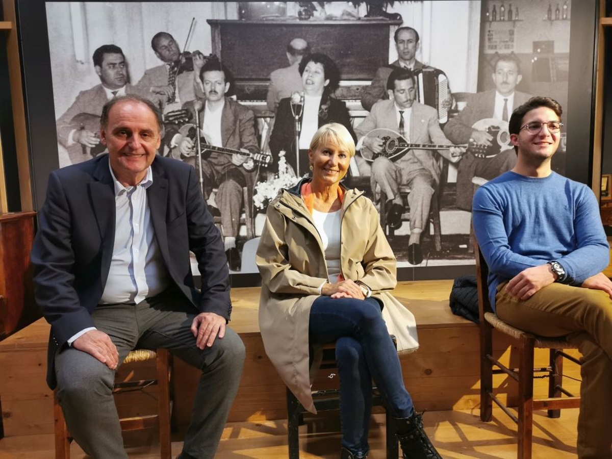 Η Νατάσα Παζαΐτη ξεναγήθηκε στο Μουσείο Τσιτσάνη στα Τρίκαλα