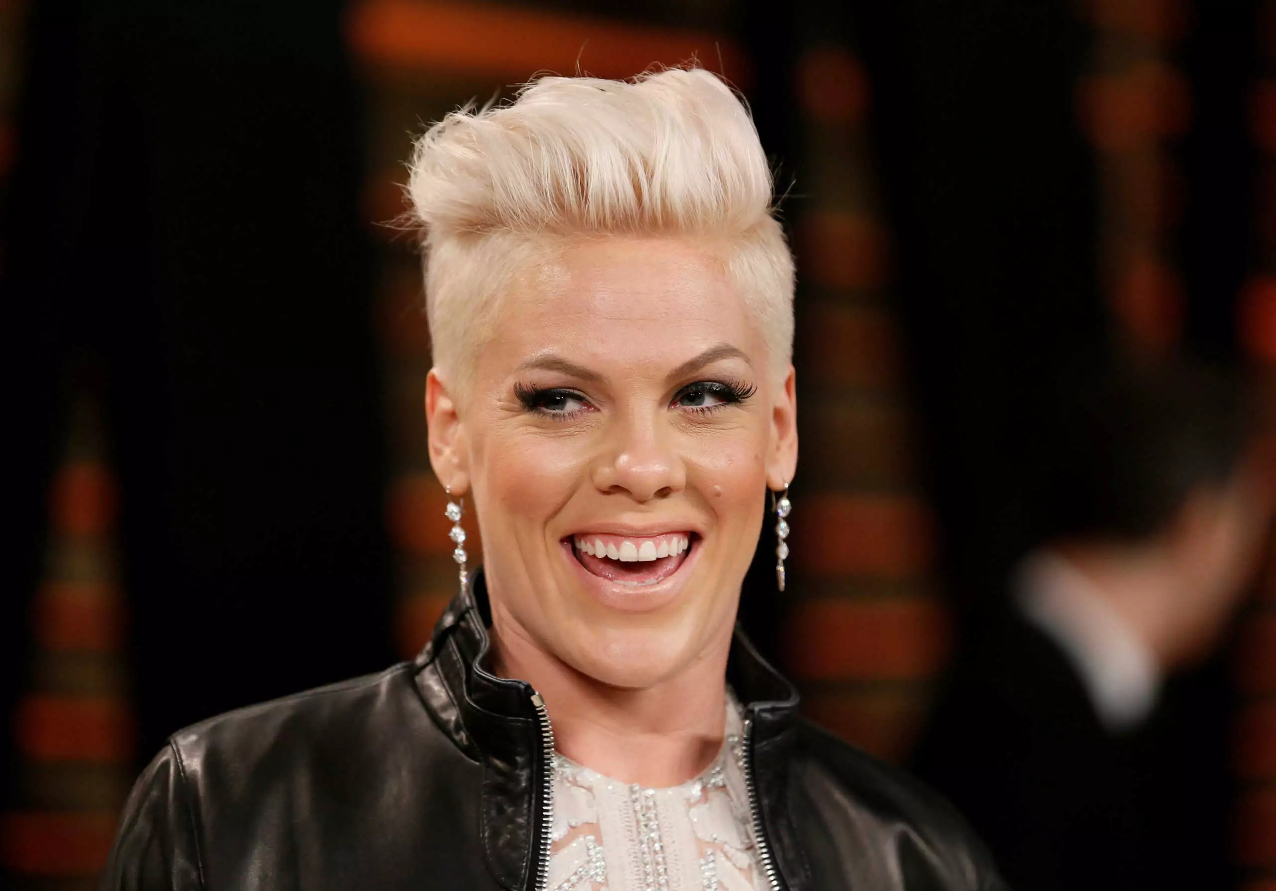 Η P!nk θα χαρίσει 2.000 απαγορευμένα βιβλία στις συναυλίες της