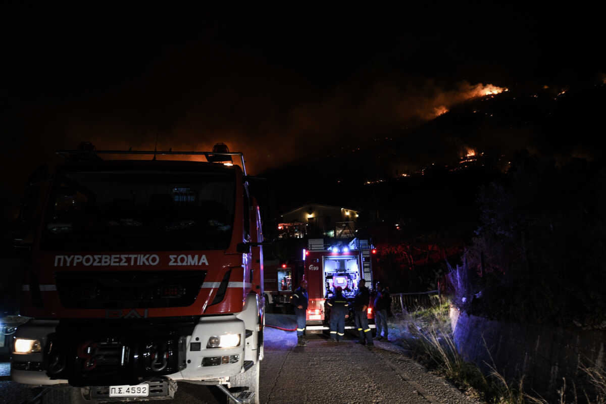 Ρέθυμνο: Φωτιά στον Μαρουλά – Φόβοι λόγω των ανέμων