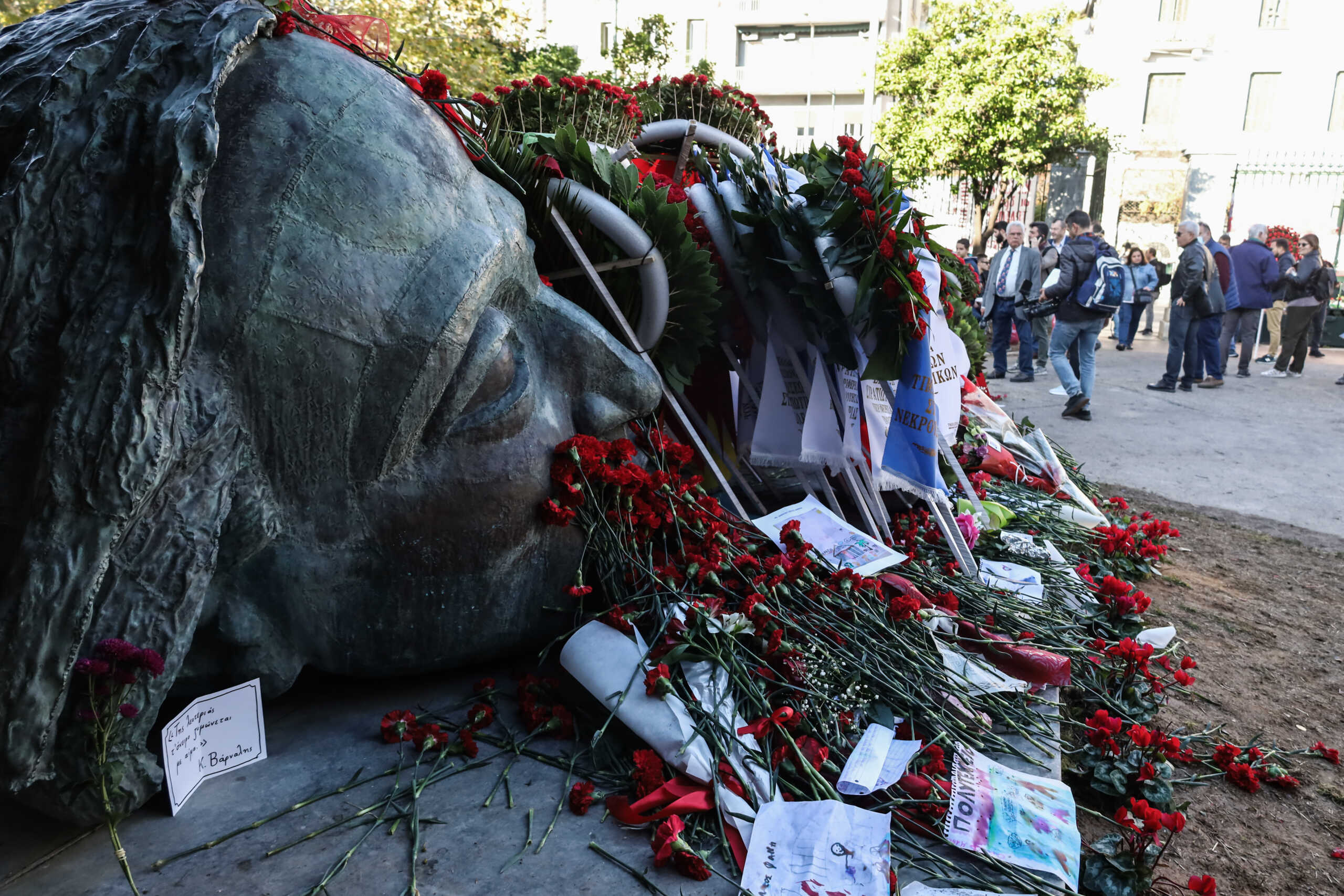 Έρευνα Eteron: Τι πιστεύουν οι Έλληνες για τους νεκρούς του Πολυτεχνείου και τη δικτατορία