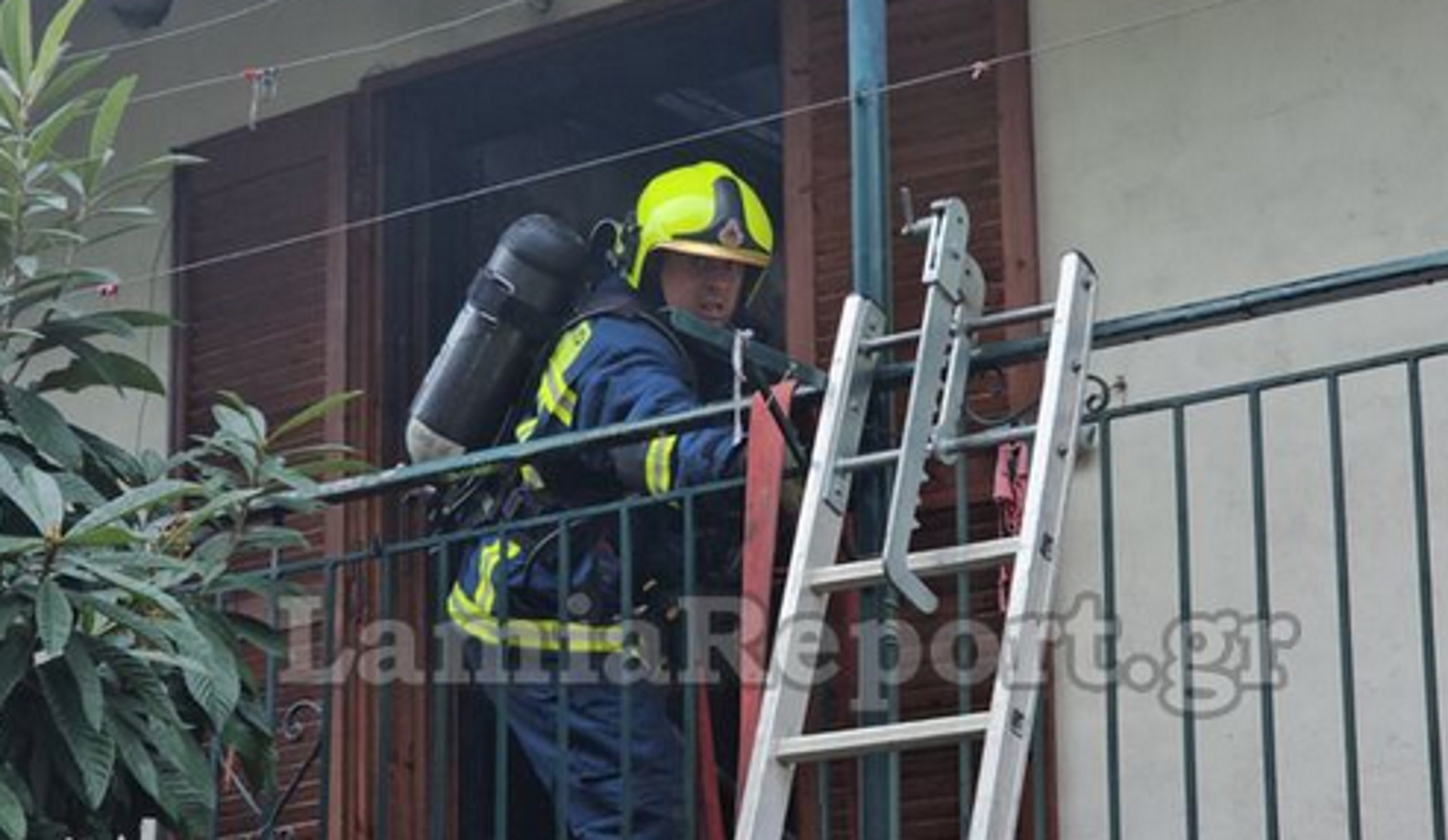 Λαμία: Χαροπαλεύει μετά από φωτιά στο σπίτι του – Ο δραματικός απεγκλωβισμός του