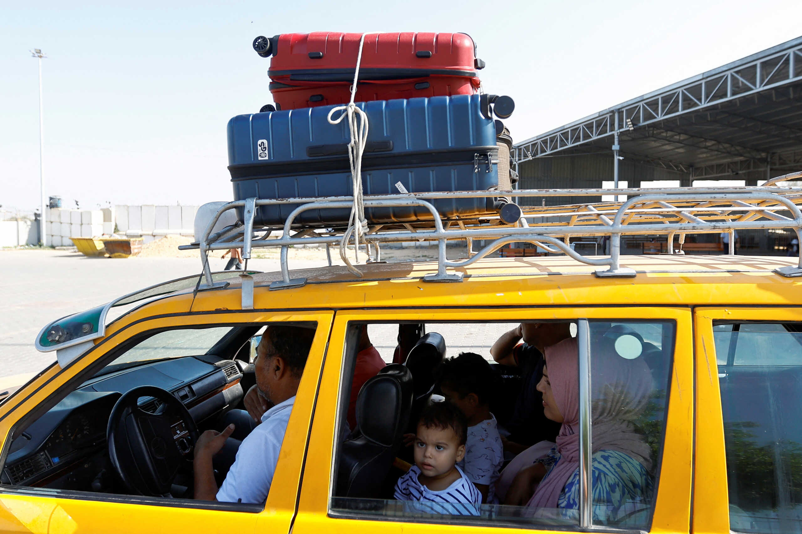 Γάζα: Επταμελής οικογένεια Ελλήνων πέρασε από τη Ράφα στην Αίγυπτο – Η ανακοίνωση του ΥΠΕΞ