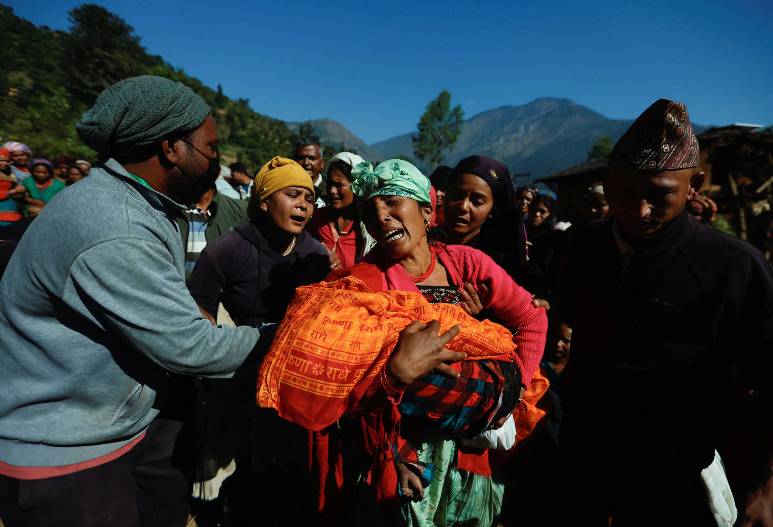 Σεισμός στο Νεπάλ: Θρήνος για τους 157 νεκρούς – Στους 250 οι τραυματίες