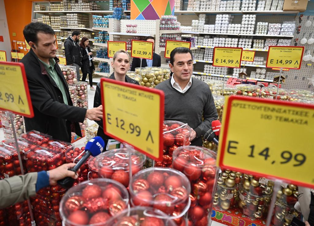 Κώστας Σκρέκας: «Οι τιμές των χριστουγεννιάτικων ειδών μειώνονται»