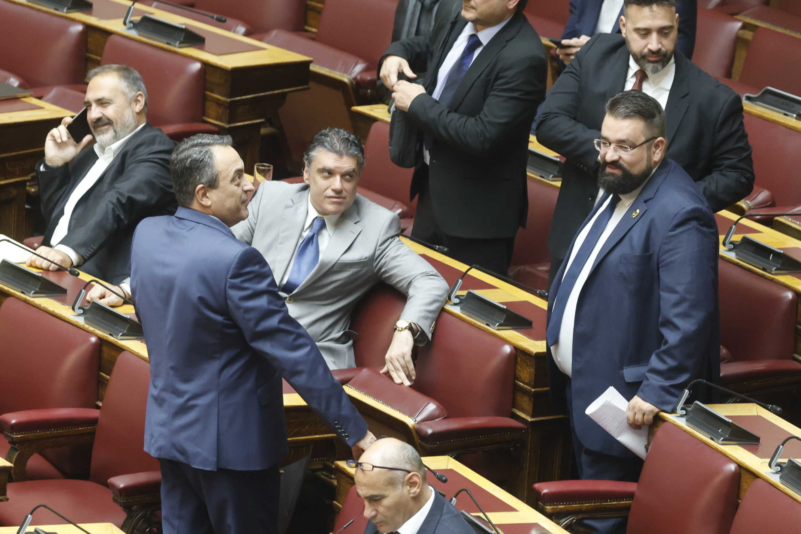 Συζήτηση στην Ολομέλεια της Βουλής και λήψη απόφασης, σύμφωνα με το άρθρο 62 του Συντάγματος και τα άρθρα 43Α και 83 του Κανονισμού της Βουλής, για την αίτηση άρσης ασυλίας των βουλευτών των Σπαρτιατών Αθανασίου Χαλκιά, Χαραλάμπους Κατσιβαρδά, Γεωργίου Μανούσου, Αλεξάνδρου Ζερβέα, Ιωάννη Δημητροκάλλη, Διονυσίου Βαλτογιάννη, Γεωργίου Ασπιώτη, Μιχαήλ Γαυγιωτάκη, Ιωάννη Κόντη, Πέτρου Δημητριάδη και Κωνσταντίνου Φλώρου, Πέμπτη 9 Νοεμβρίου 2023. 
(ΓΙΩΡΓΟΣ ΚΟΝΤΑΡΙΝΗΣ