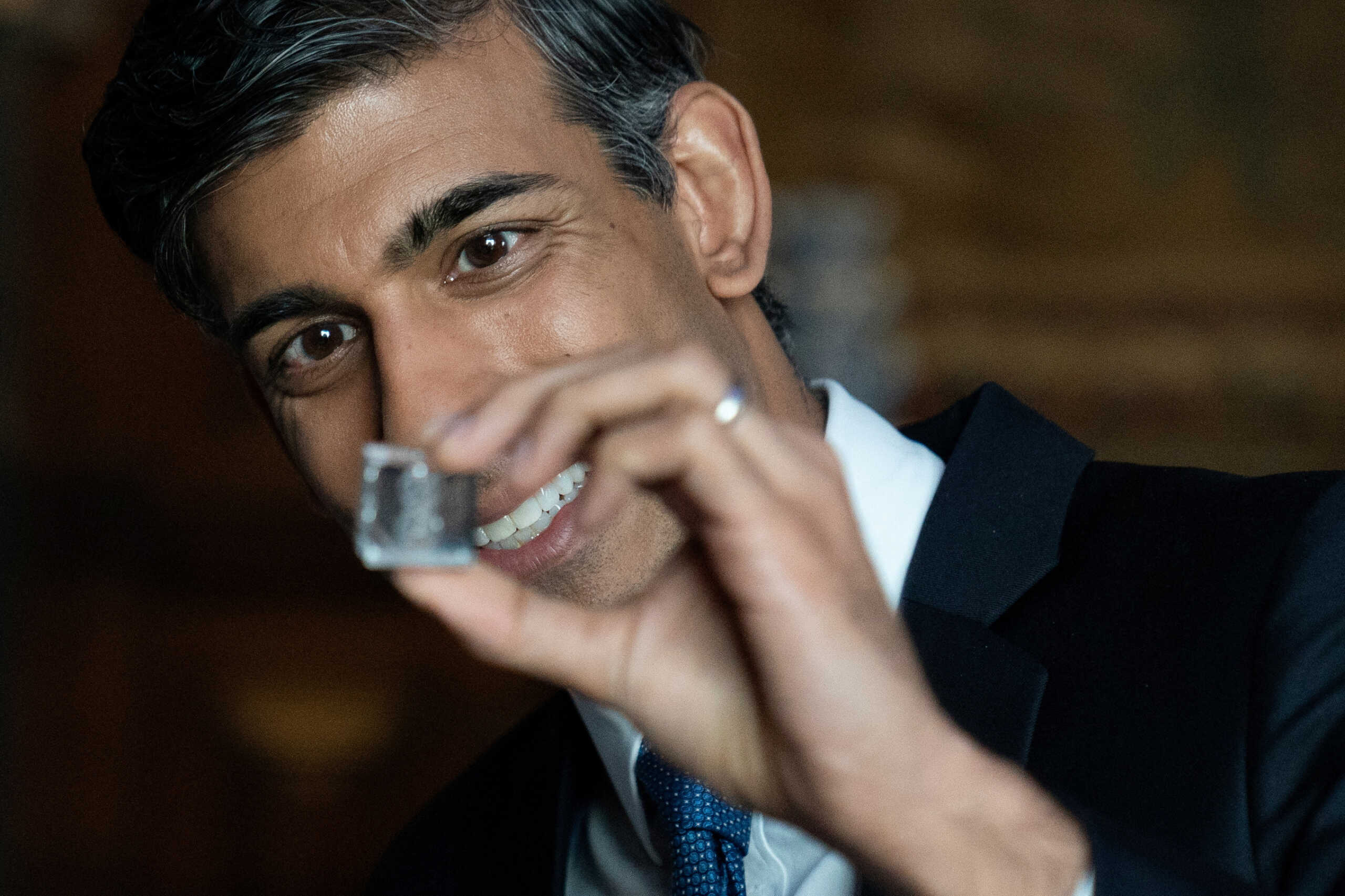 British Prime Minister Rishi Sunak examines a Fuel fusion energy capsule produced by the company First Light Fusion who are developing fusion power, at the Global Investment Summit at Hampton Court Palace, in East Molesey, Surrey, Britain November 27, 2023. Hosted by British PM Rishi Sunak and the Business Secretary Kemi Badenoch, the event is designed to demonstrate and promote international investment opportunities across the UK. Stefan Rousseau