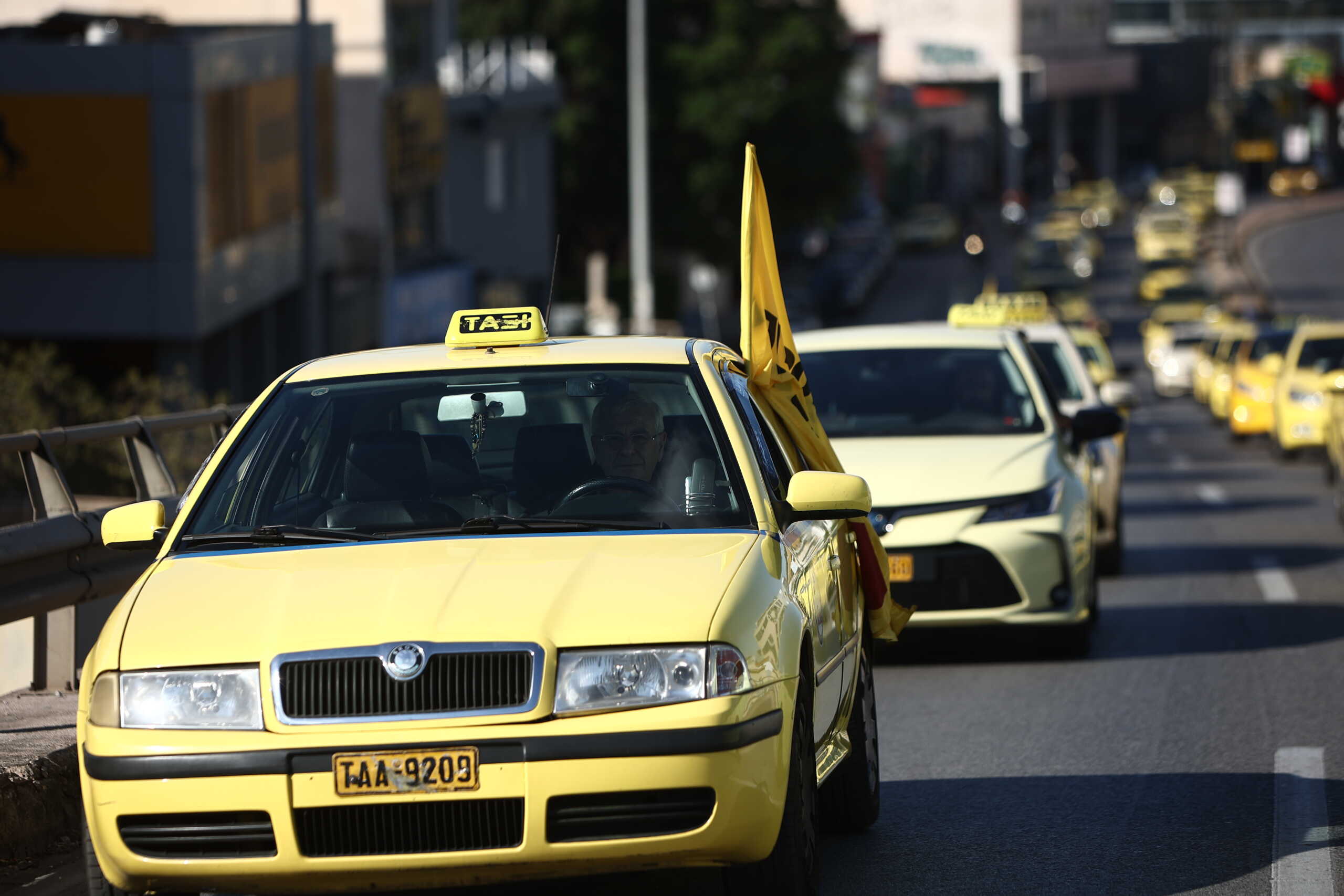 Χωρίς ταξί σήμερα η Αθήνα – 24ωρη απεργία για το φορολογικό νομοσχέδιο